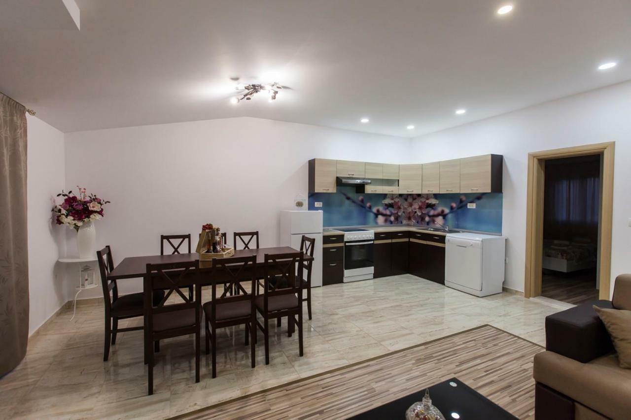 Apartment Dalmatia Kastela Ngoại thất bức ảnh
